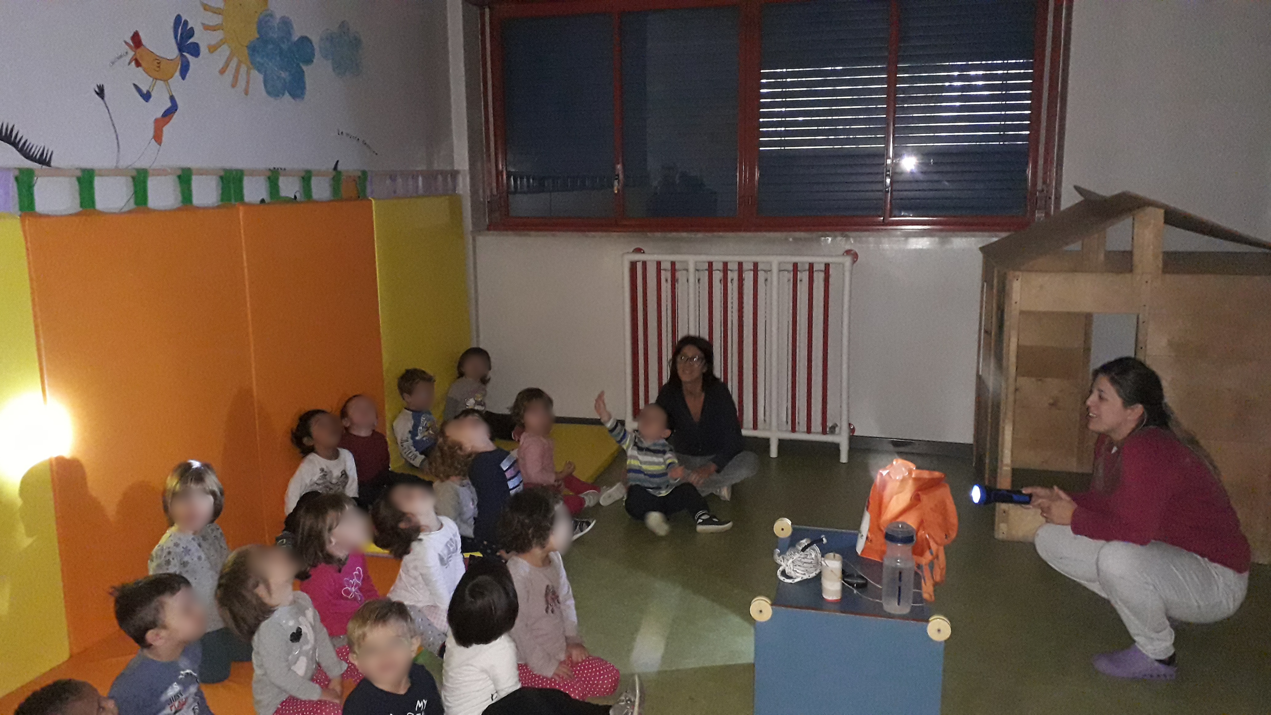 Bambini riuniti in aula